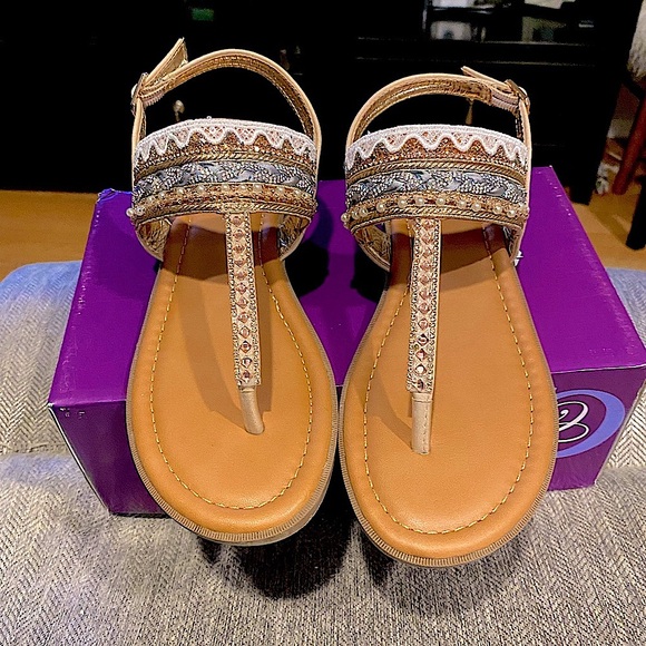 Jeweled Thong Sandals, 1” stacked heel, lotta sparkle, Size 6.5, New in Box - Picture 9 of 10